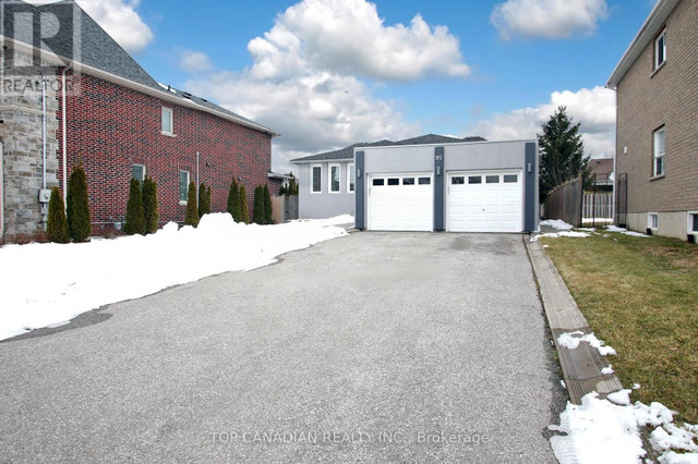 85 BOND CRES Richmond Hill, Ontario in Houses for Sale in Markham / York Region - Image 2