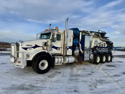 2012 Kenworth T800 Tri-axle Hydrovac Truck Tractor NEW ENGINE installed at 23338 engine hours and 42...