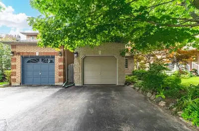 Another Great Property Being Managed By A.G. Secure Property Management Inc. This is a great detache...