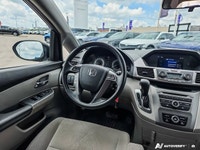 Experience the comfort and practicality of this pre-owned minivan, finished in elegant Alabaster Gre... (image 8)