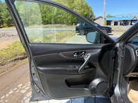 A practical compact SUV with a comfortable interior, modern convenience features, and efficient perf... (image 6)