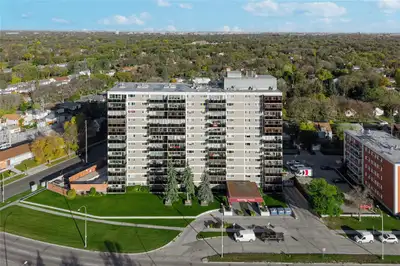 1Bw//Winnipeg/Welcome home to 1006-1305 Grant Ave! You ll be blown away by the incredible views from...