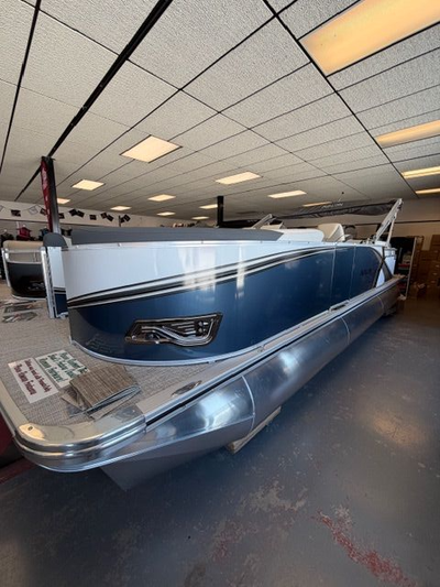 PRICE INCLUDES NEW 115 HP MERCURY AND NEW YACHT CLUB TANDEM TRAILER. LSZ PLATINUM EDITION, COMMANDER...