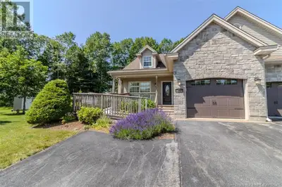 It's not often you find a garden home that is an end unit with 3 bedrooms, but here it is! From the...