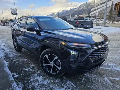AMVIC Licensed Dealer STOCK # 77021439 AMVIC LICENSED DEALER The 2026 Chevrolet Trax 1RS FWD combine...