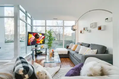 Month-to-Month Rental at Fort York Blvd, Toronto Experience the best of Toronto living, offering mod...