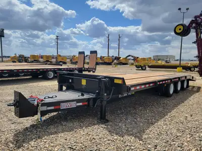 37' 6" length 114" width Dual Holland Mark V 2 speed landing gear 235/75R17.5 tires with white steel...