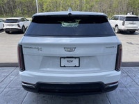 | 55 Curved HD Display | AKG Studio 19-Speaker Audio | Super Cruise Capability | 24 Diamond-Cut Whee... (image 7)