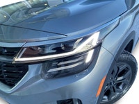 This Kia Seltos has a strong Regular Unleaded I-4 2.0 L/122 engine powering this Variable transmissi... (image 8)