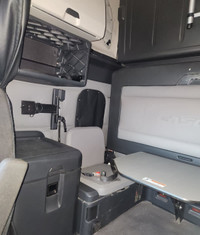 Ryder Stock ID: 282995 Transmission Type/Speed: AUTO 12 Engine: DIESEL DD15 GHG'17 505/1625 Horse Po... (image 9)