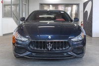 Maserati Ghibli Modena Q4 2022: - Extérieur bleu BLU NOBILE avec intérieur en cuir rouge ROSSO avec... (image 5)