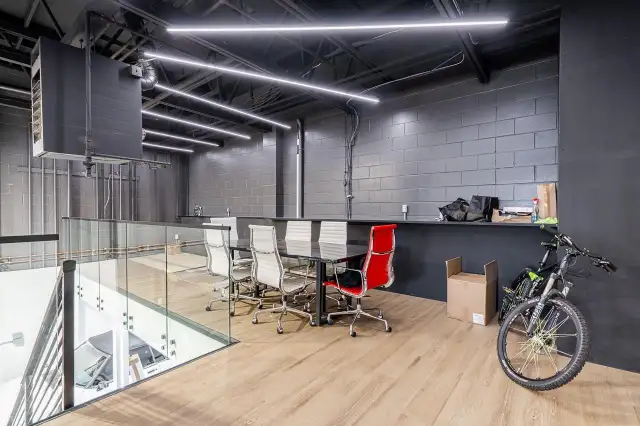 20701 LANGLEY BYPASS Langley, British Columbia in Commercial & Office Space for Rent in Abbotsford - Image 12