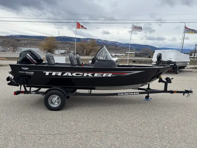 2026 TRACKER ProGuide V-16 Walk Thru fishing boat in Powerboats & Motorboats in Vernon - Image 4