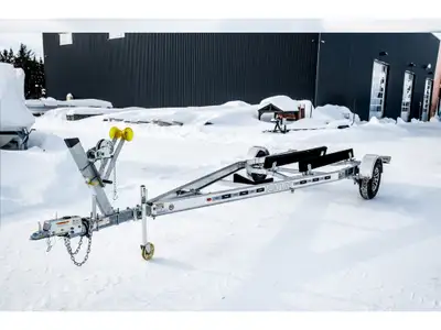 Superbe remorque Venture 3525, conçue pour bateaux de 20 ? 22 pieds, offrant une capacité élevée et...