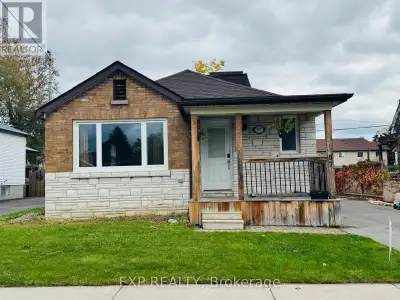 Beautiful 2-Bedroom Bungalow Main Floor for Lease! Bright and spacious home in a quiet, family-frien...