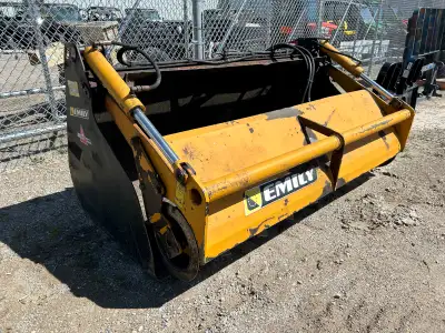 2018 EMILY ACHGRM210 SCIE'REX BUCKET WITH SILAGE CUTTER STOCK #A117771 2.1M (82 INCH) SILAGE FACER B...
