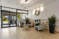 The Greenview has bright, spacious bachelor, 1 bedroom and 2 bedroom units. College Square Shopping... (image 5)