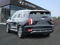 Experience flagship luxury, refined performance, and exceptional space in this 2022 Hyundai Palisade... (image 5)