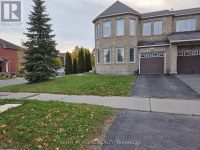 Move into this beautifully maintained, Spacious, bright 3-bedroom, 3-bathroom townhome on a MASSIVE...