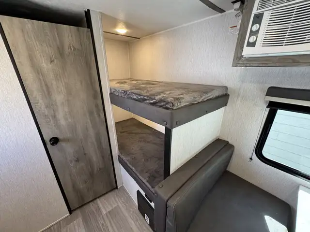 2026 ,Sun Lite,Sunset Park RV 19BH in Travel Trailers & Campers in Kamloops - Image 17