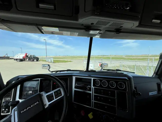 2020 Mack Anthem 64T 70 18 speed in Heavy Trucks in Regina - Image 31