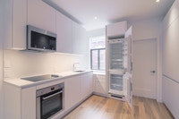 Renovated Akelius three bedroom apartment for rent. Located near avenue Mariette in the Notre-Dame-D... (image 1)