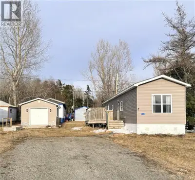 Welcome to 119 Biddington Avenue, located in the desirable Lakeside Estates in Lakeville. This charm...