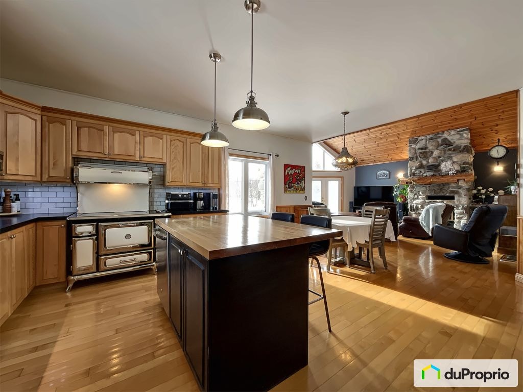 $455,700 - Bungalow for sale in Chartierville — photo 1