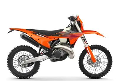 KTM : la référence autrichienne en motos haute performance. Chez Groupe Contant retrouvez toute la g...