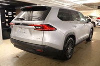 This Toyota Grand Highlander Hybrid has a strong Gas/Electric I-4 2.5 L/152 engine powering this Var... (image 6)