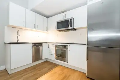Renovated Akelius one bedroom apartment for rent. Located near King and Dufferin in the Parkdale nei...