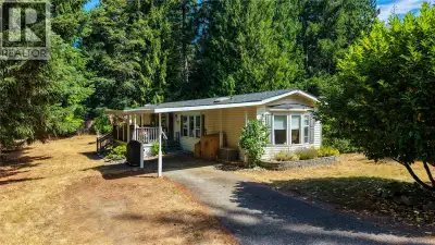 Welcome to Spectacle Lake Mobile Home Park! This 1995 clean 2 bed, 2 bath manufactured home is brigh...