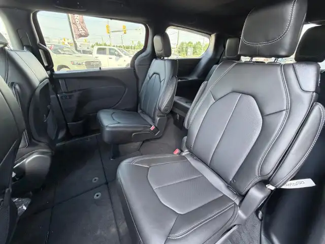 2027 Chrysler Grand Caravan SXT in Cars & Trucks in Markham / York Region - Image 16