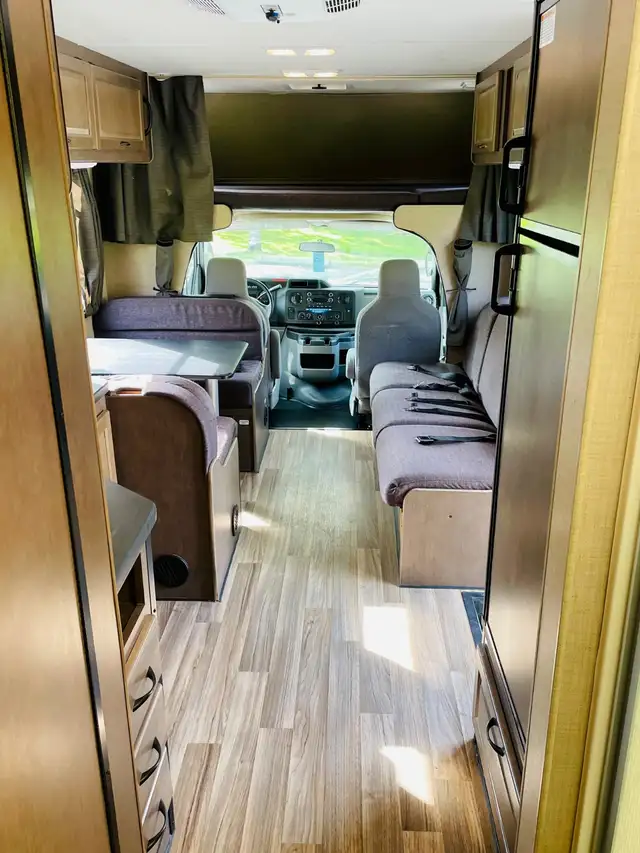 2018 Thor Majestic 28A, class C motorhome, 30 ft in RVs & Motorhomes in Delta/Surrey/Langley - Image 4