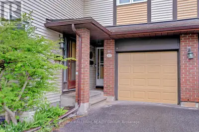 51 - 43 HAXBY PRIVATE Ottawa, Ontario