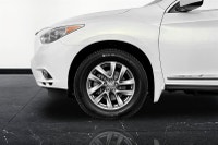 Introducing this elegant 2013 Infiniti JX35. This JX35 comes well equipped with a backup camera, cru... (image 2)
