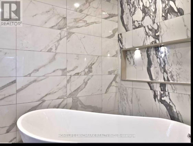 MAIN FLOOR - 62 ELMSTHORPE AVENUE Toronto (Forest Hill South), O in Long Term Rentals in City of Toronto - Image 3