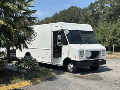 2012 Ford E-450 Econoline Max Ext. Measurements: 25' 5in. L x 9' 4in. W x 9' 3in. H Cargo Measuremen...
