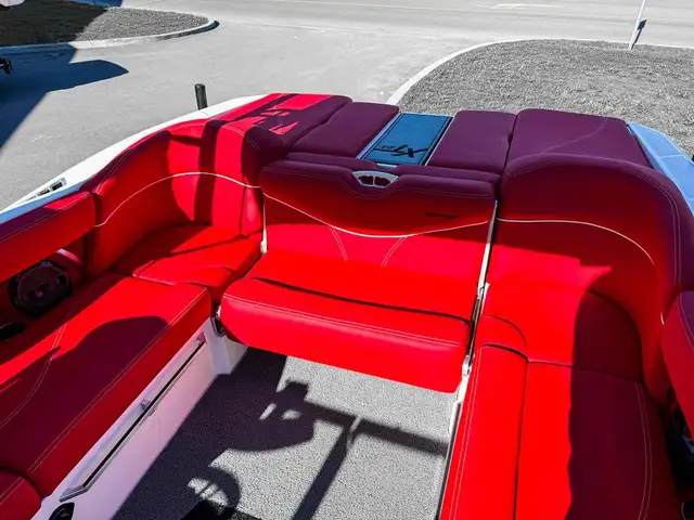2019 Mastercraft XT 23 in Powerboats & Motorboats in Laval / North Shore - Image 14