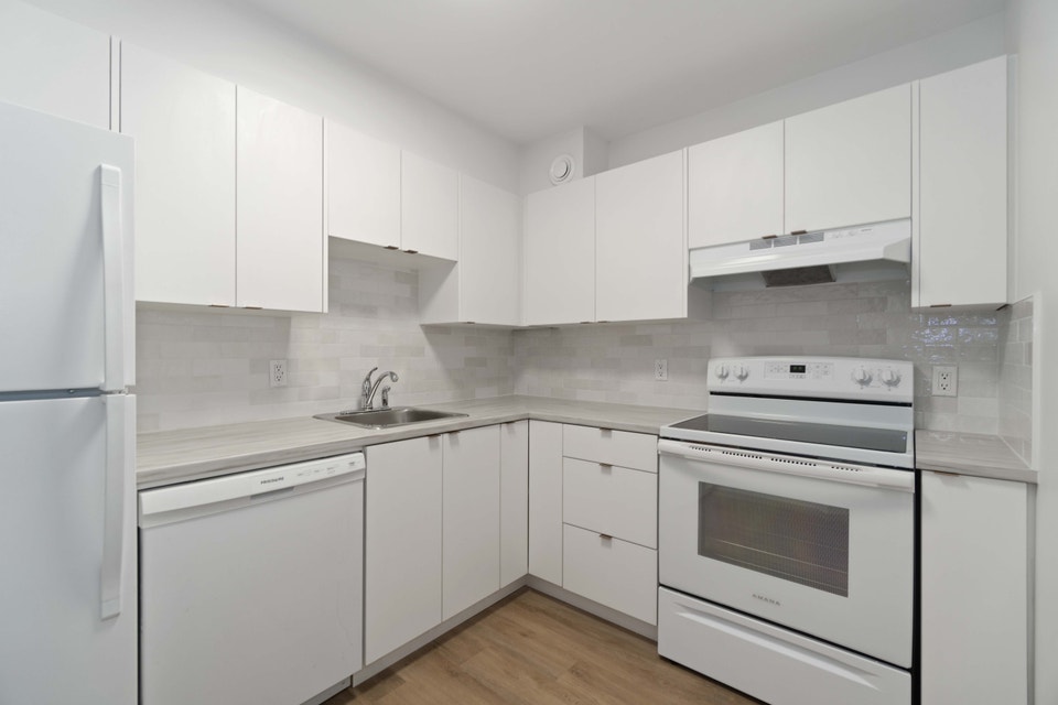 TWO BEDROOM APARTMENT AVAILABLE IN THE HEART OF DARTMOUTH 4
