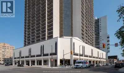 Victoria Park Place, 24th floor, Large 1 bedroom condo. 2 Balconies facing North with amazing water...