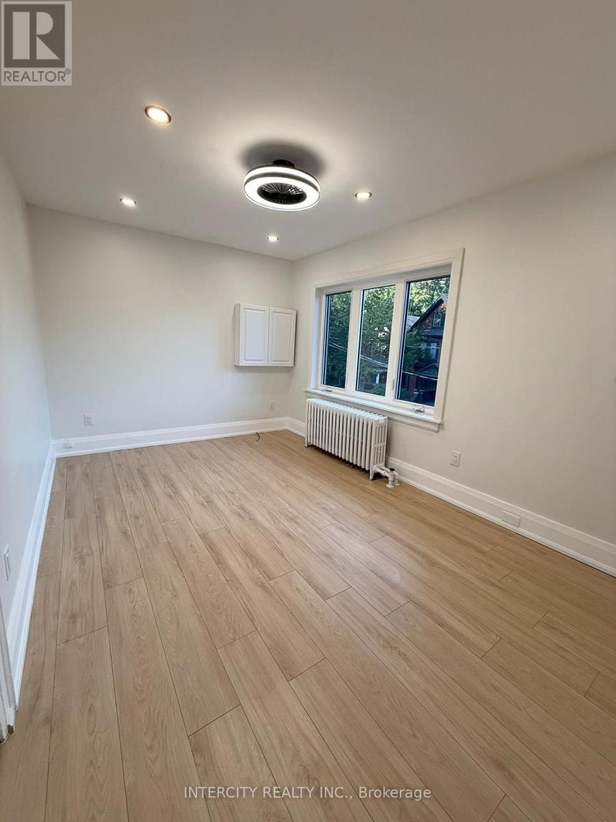 UPPER - 380 CLINTON STREET Toronto (Annex), Ontario 4