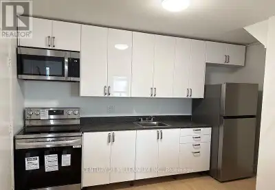 909A DANFORTH AVENUE Toronto (Blake-Jones), Ontario