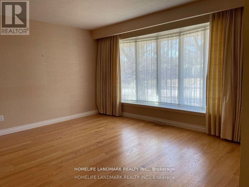 211 CHEBUCTO DRIVE Oakville (FD Ford), Ontario 2