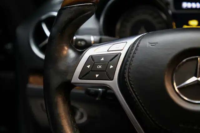 2013 Mercedes-Benz SL-Class SL 550 ROADSTER V8 429HP |AIRSUSPENS in Cars & Trucks in City of Toronto - Image 26
