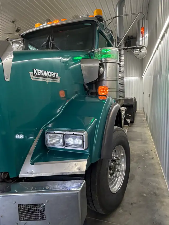 2017 Kenworth T800 Tridrive in Heavy Trucks in Prince Albert - Image 13
