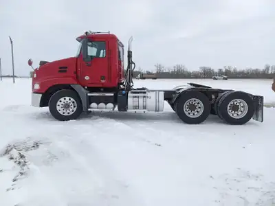 445HP MACK MP8, 12 SPD M DRIVE, 22.5" TIRES, ALUMINUM WHEELS, 4X4 DIFF LOCKS, 3:58 GEAR RATIO, 12,50...