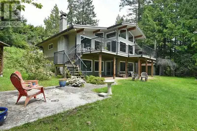 Discover the ultimate coastal lifestyle in this beautifully crafted 4-bedroom home, nestled on a sun...