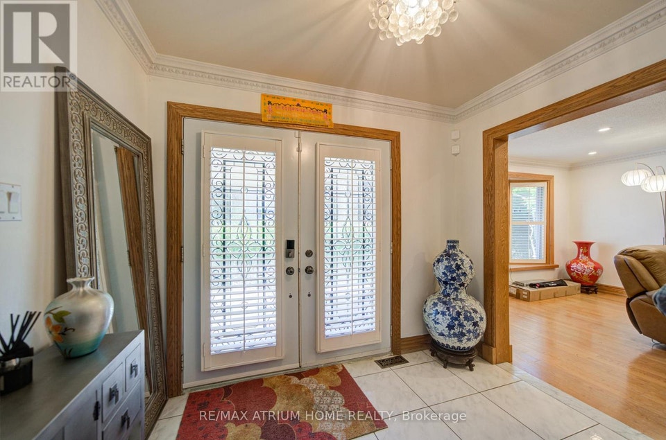 8 PATRICK BOULEVARD Toronto (Pleasant View), Ontario 2