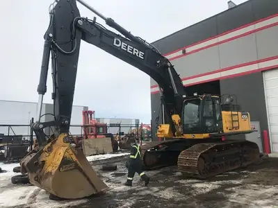 2018 John Deere 470G LC 7795 Hours approx. • Hydraulic Wedge Coupler • 1 Bucket • Handrails & Bolt-O...